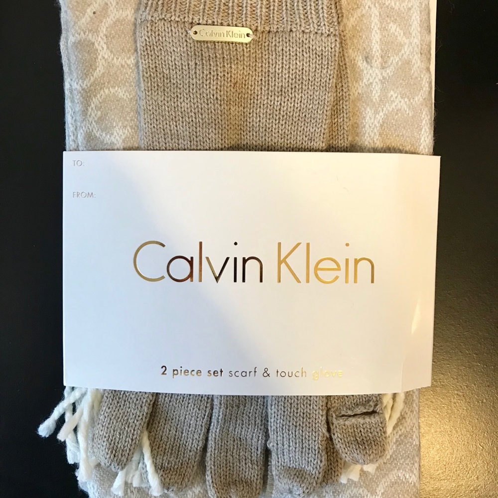Calvin Klein 2 Piece Gift Set-Scarf & Touch Gloves